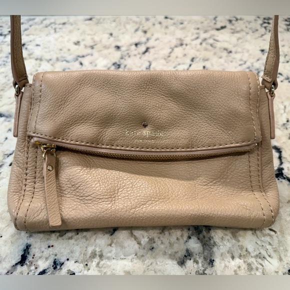 kate spade Handbags - Kate Spade Tan Crossbody Bag